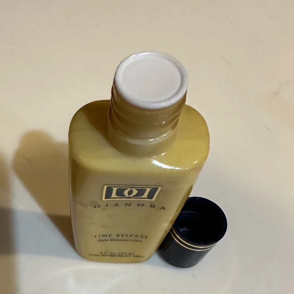 VTG DIANDRA MAKE-UP TRIO TIME RELEASE DAILY MOISTURE LOTION—2 oz CREAM CONCEALER
